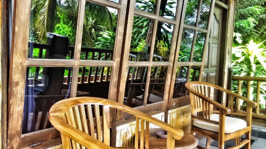 Отель Puri Sawah Bungalows & Restaurant Карангасем Экстерьер фото